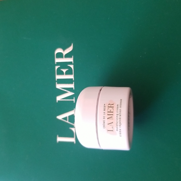 La Mer Moisturizing Cream - Picture 3 of 3